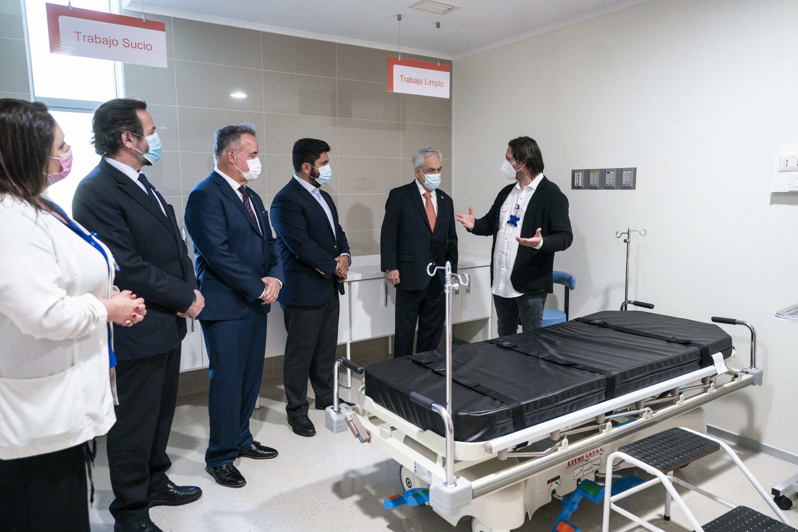 Presidente Piñera y subsecretario Dougnac develan placa y realiza visita inspectiva a Hospital de Las Higueras, en Biobío: «Vamos a dar un gran paso adelante en algo tan importante como mejorar la dignidad y la calidad de la salud que reciben los chilenos”