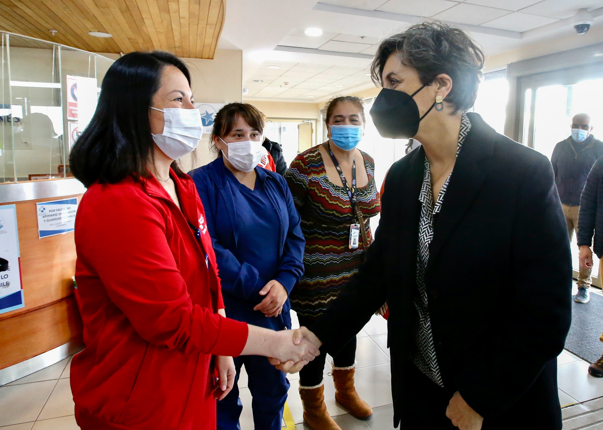 Ministra Aguilera en Magallanes encabeza en operativo de vacunación contra influenza y COVID-19