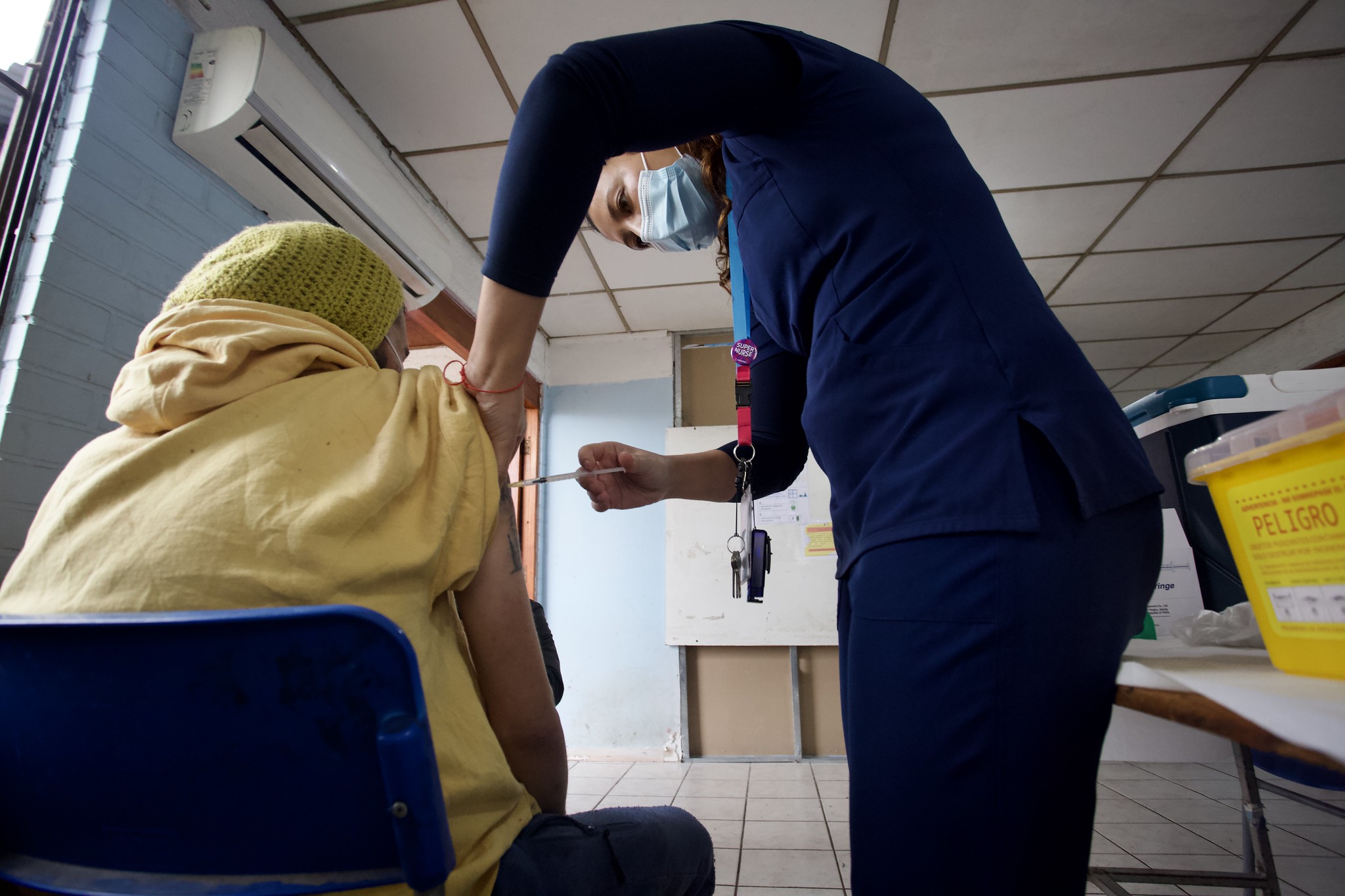 Subsecretaria de Salud Pública encabeza operativo de vacunación contra la Influenza en albergue de Buin