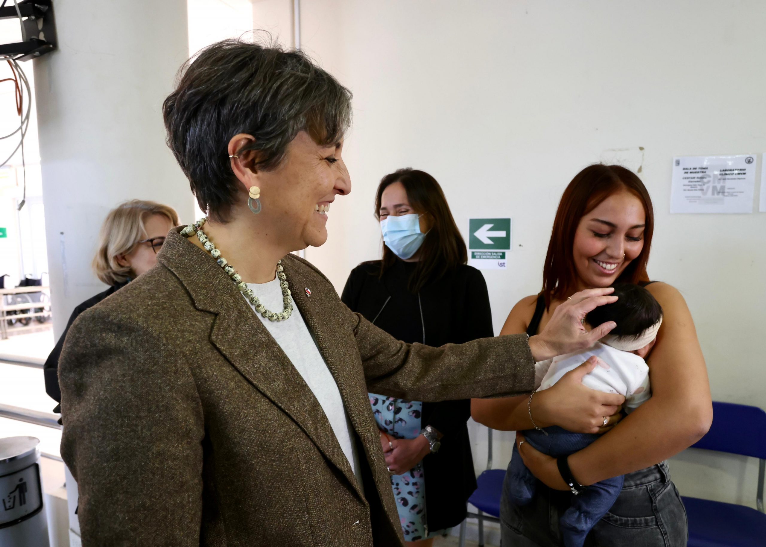 Ministra de Salud refuerza llamado para que lactantes y recién nacidos sean inmunizados contra el virus sincicial